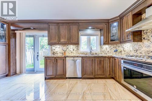 24 Holloway Road, Markham, ON - Indoor Photo Showing Kitchen With Stainless Steel Kitchen With Upgraded Kitchen