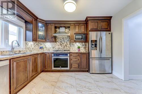 24 Holloway Road, Markham (Cedarwood), ON - Indoor Photo Showing Kitchen With Stainless Steel Kitchen With Upgraded Kitchen