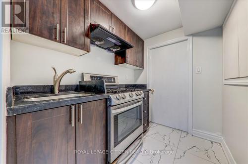 24 Holloway Road, Markham (Cedarwood), ON - Indoor Photo Showing Kitchen