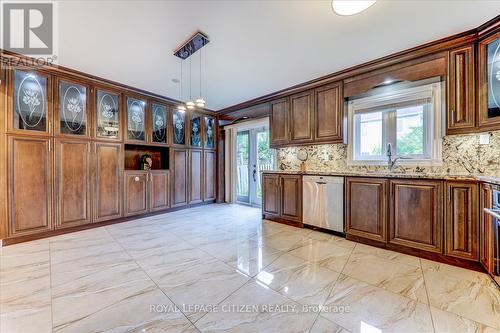 24 Holloway Road, Markham, ON - Indoor Photo Showing Kitchen With Upgraded Kitchen