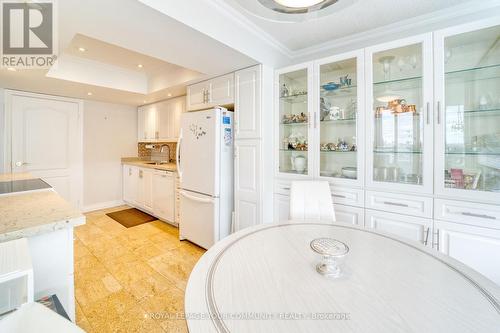 1710 - 7460 Bathurst Street, Vaughan, ON - Indoor Photo Showing Kitchen