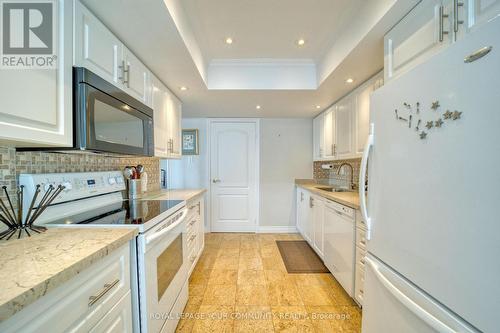 1710 - 7460 Bathurst Street, Vaughan, ON - Indoor Photo Showing Kitchen