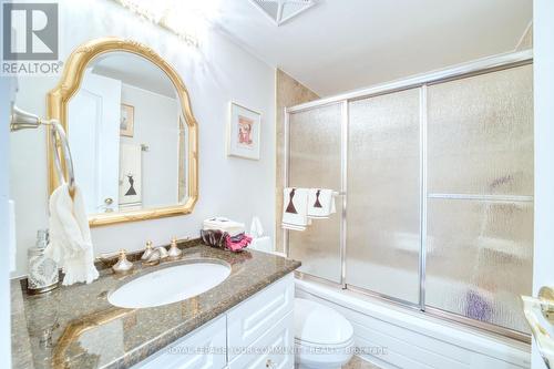 1710 - 7460 Bathurst Street, Vaughan, ON - Indoor Photo Showing Bathroom