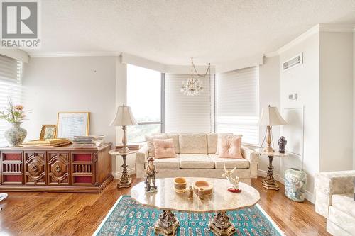 1710 - 7460 Bathurst Street, Vaughan, ON - Indoor Photo Showing Living Room