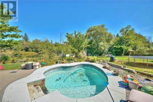 10266 Willodell Road, Niagara Falls, ON - Outdoor With In Ground Pool With Backyard