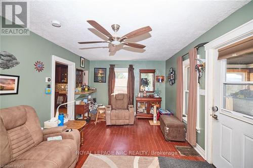 10266 Willodell Road, Niagara Falls, ON - Indoor Photo Showing Living Room