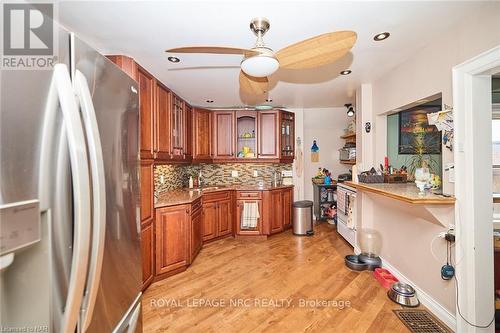 10266 Willodell Road, Niagara Falls, ON - Indoor Photo Showing Kitchen