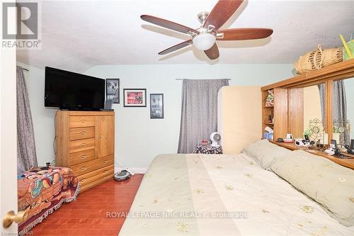 10266 Willodell Road, Niagara Falls, ON - Indoor Photo Showing Bedroom