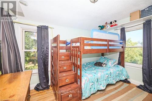 10266 Willodell Road, Niagara Falls, ON - Indoor Photo Showing Bedroom