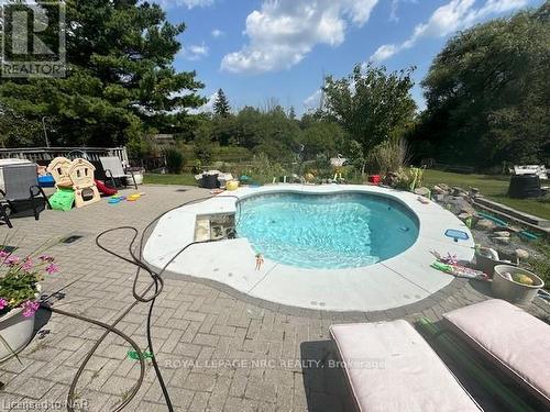 10266 Willodell Road, Niagara Falls, ON - Outdoor With In Ground Pool