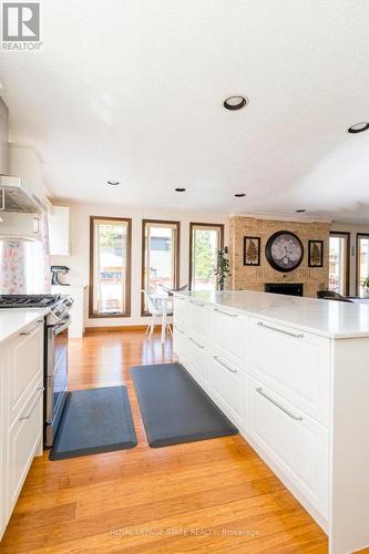 31 Ridley Drive, Hamilton (Quinndale), ON - Indoor Photo Showing Kitchen