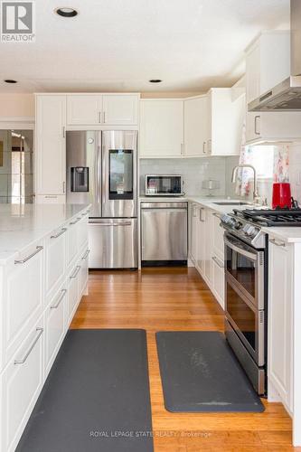 31 Ridley Drive, Hamilton, ON - Indoor Photo Showing Kitchen With Stainless Steel Kitchen With Upgraded Kitchen