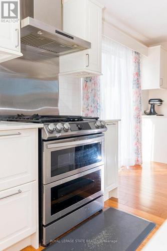 31 Ridley Drive, Hamilton, ON - Indoor Photo Showing Kitchen