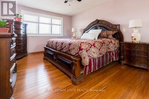 31 Ridley Drive, Hamilton, ON - Indoor Photo Showing Bedroom