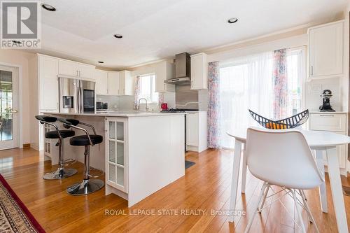 31 Ridley Drive, Hamilton, ON - Indoor Photo Showing Kitchen