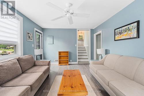 29 Brook Road, Kawartha Lakes (Fenelon Falls), ON - Indoor Photo Showing Living Room