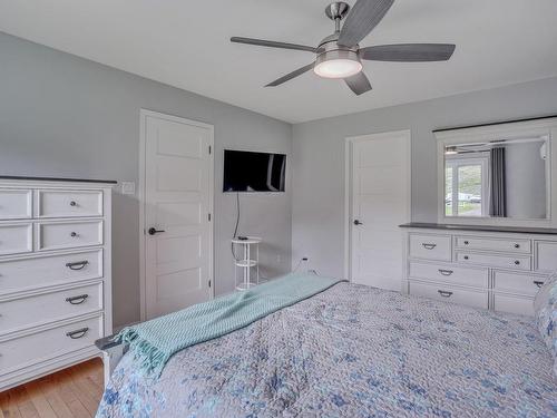 Chambre Ã Â coucher - 80 Rue Maisonneuve, Val-Des-Monts, QC - Indoor Photo Showing Bedroom