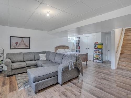 Salle familiale - 80 Rue Maisonneuve, Val-Des-Monts, QC - Indoor Photo Showing Living Room