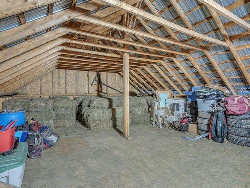 Barn - 80 Rue Maisonneuve, Val-Des-Monts, QC - Indoor