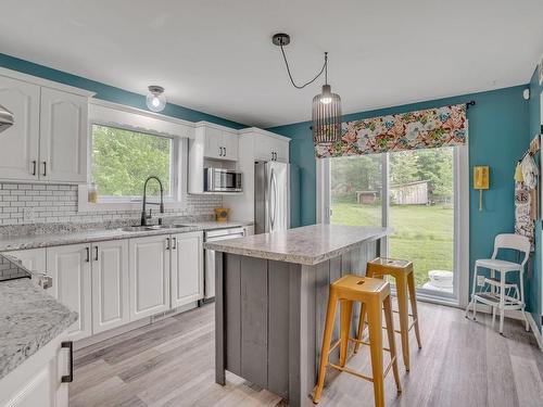 Cuisine - 80 Rue Maisonneuve, Val-Des-Monts, QC - Indoor Photo Showing Kitchen With Upgraded Kitchen