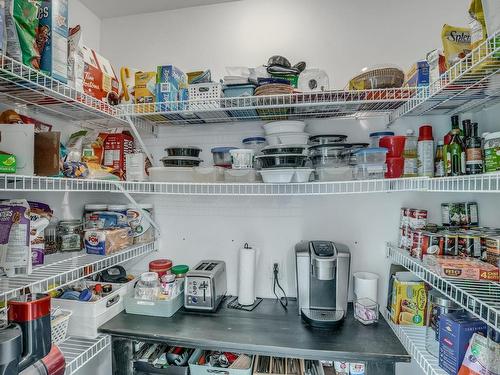 Kitchen - 80 Rue Maisonneuve, Val-Des-Monts, QC - Indoor With Storage