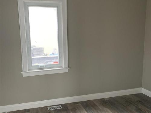 16 Empress Avenue N, Thunder Bay, ON - Indoor Photo Showing Other Room