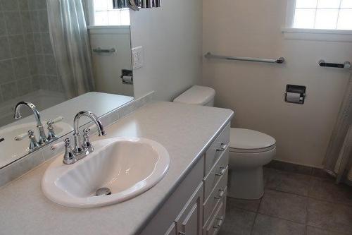 389 College Street, Thunder Bay, ON - Indoor Photo Showing Bathroom