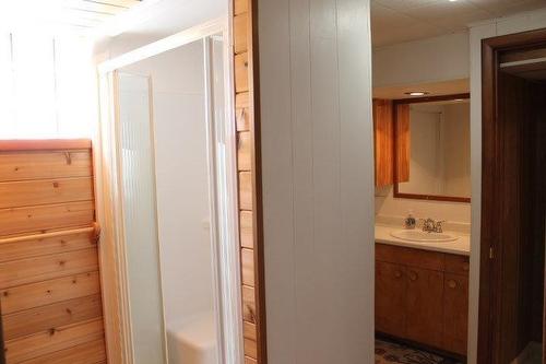 389 College Street, Thunder Bay, ON - Indoor Photo Showing Bathroom