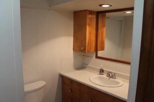 389 College Street, Thunder Bay, ON - Indoor Photo Showing Bathroom