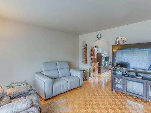 Salon - 4304 Rue Hugo, Montréal (Pierrefonds-Roxboro), QC - Indoor Photo Showing Living Room