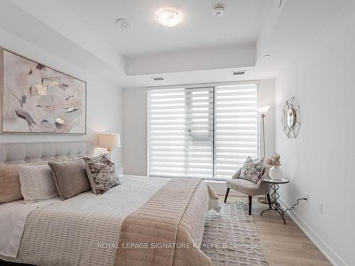 215-250 Lawrence Ave W, Toronto, ON - Indoor Photo Showing Bedroom