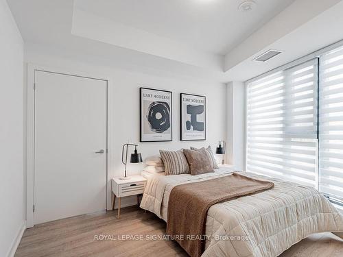 215-250 Lawrence Ave W, Toronto, ON - Indoor Photo Showing Bedroom