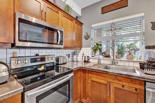 116-151 Taylor Road, Kelowna, BC - Indoor Photo Showing Kitchen