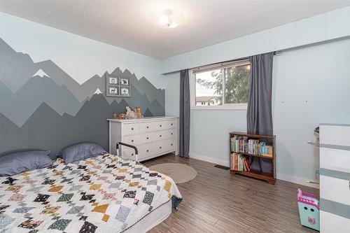 350 Patterson Road, Kelowna, BC - Indoor Photo Showing Bedroom