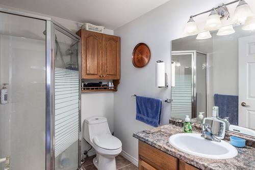 201-1329 Klo Road, Kelowna, BC - Indoor Photo Showing Bathroom