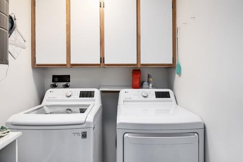 201-1329 Klo Road, Kelowna, BC - Indoor Photo Showing Laundry Room