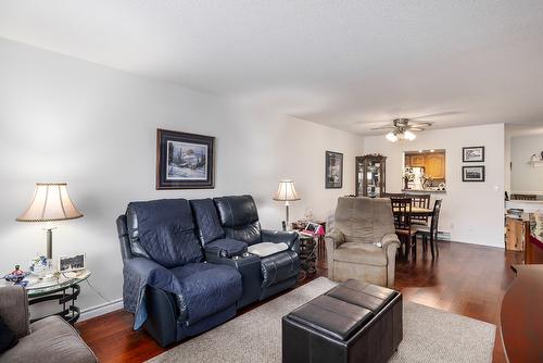 201-1329 Klo Road, Kelowna, BC - Indoor Photo Showing Living Room