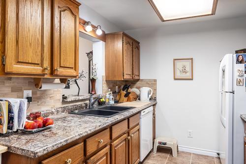 201-1329 Klo Road, Kelowna, BC - Indoor Photo Showing Kitchen With Double Sink