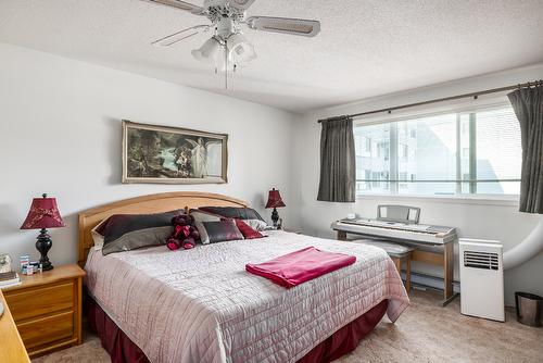 201-1329 Klo Road, Kelowna, BC - Indoor Photo Showing Bedroom