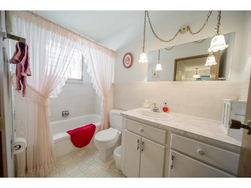 721 23A Avenue N, Cranbrook, BC - Indoor Photo Showing Bathroom