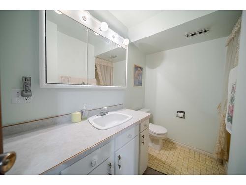 721 23A Avenue N, Cranbrook, BC - Indoor Photo Showing Bathroom