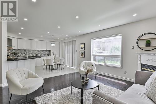 210 Everett Street, Markham (Wismer), ON - Indoor Photo Showing Living Room