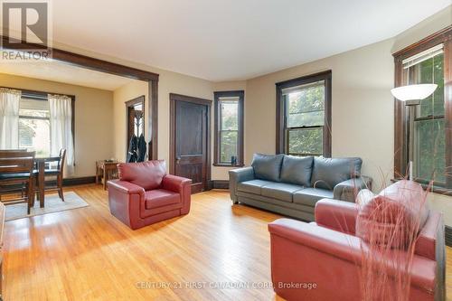 549 Quebec Street, London, ON - Indoor Photo Showing Living Room