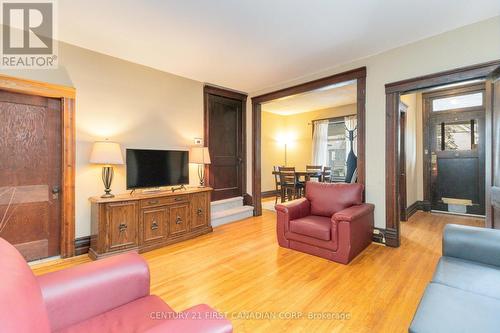 549 Quebec Street, London, ON - Indoor Photo Showing Living Room