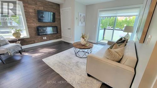 119 - 481 Rupert Avenue, Whitchurch-Stouffville (Stouffville), ON - Indoor Photo Showing Living Room With Fireplace