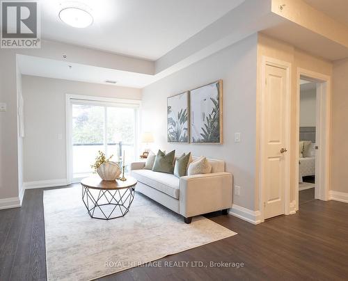 119 - 481 Rupert Avenue, Whitchurch-Stouffville, ON - Indoor Photo Showing Living Room