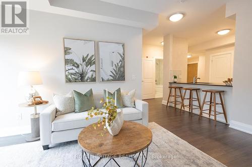 119 - 481 Rupert Avenue, Whitchurch-Stouffville, ON - Indoor Photo Showing Living Room