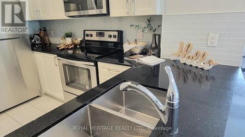 119 - 481 Rupert Avenue, Whitchurch-Stouffville, ON - Indoor Photo Showing Kitchen With Stainless Steel Kitchen