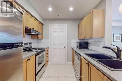 56 - 50 Turntable Crescent, Toronto (Dovercourt-Wallace Emerson-Junction), ON - Indoor Photo Showing Kitchen With Double Sink