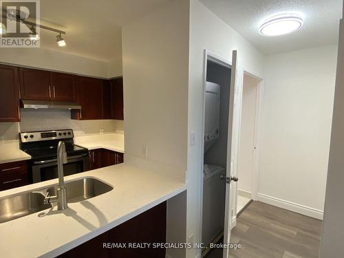 2001 - 156 Enfield Place, Mississauga (City Centre), ON - Indoor Photo Showing Kitchen With Double Sink